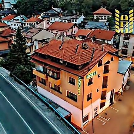 Garni Motel Aba ทราฟนิค ภายนอก รูปภาพ