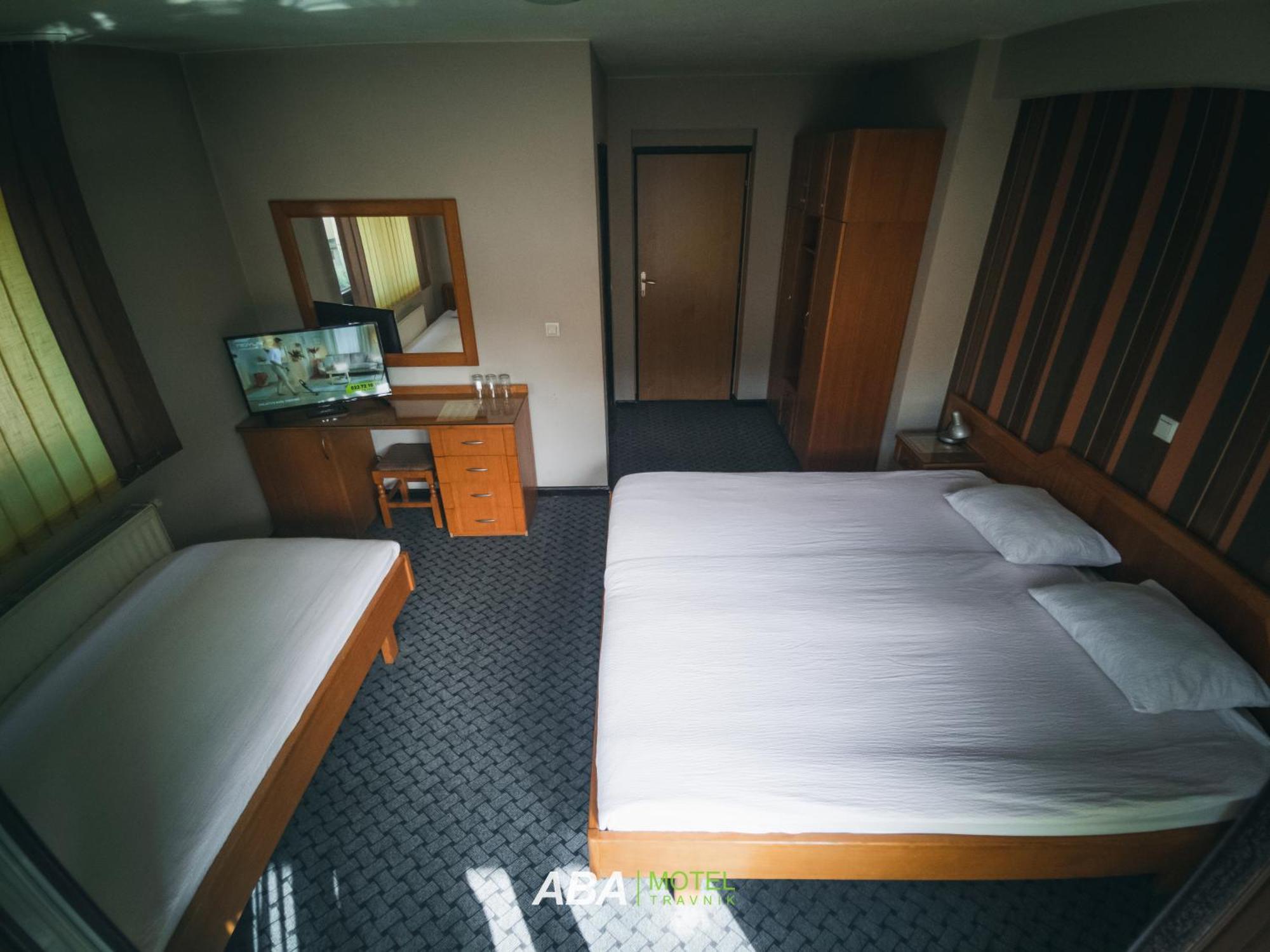 Garni Motel Aba ทราฟนิค ภายนอก รูปภาพ