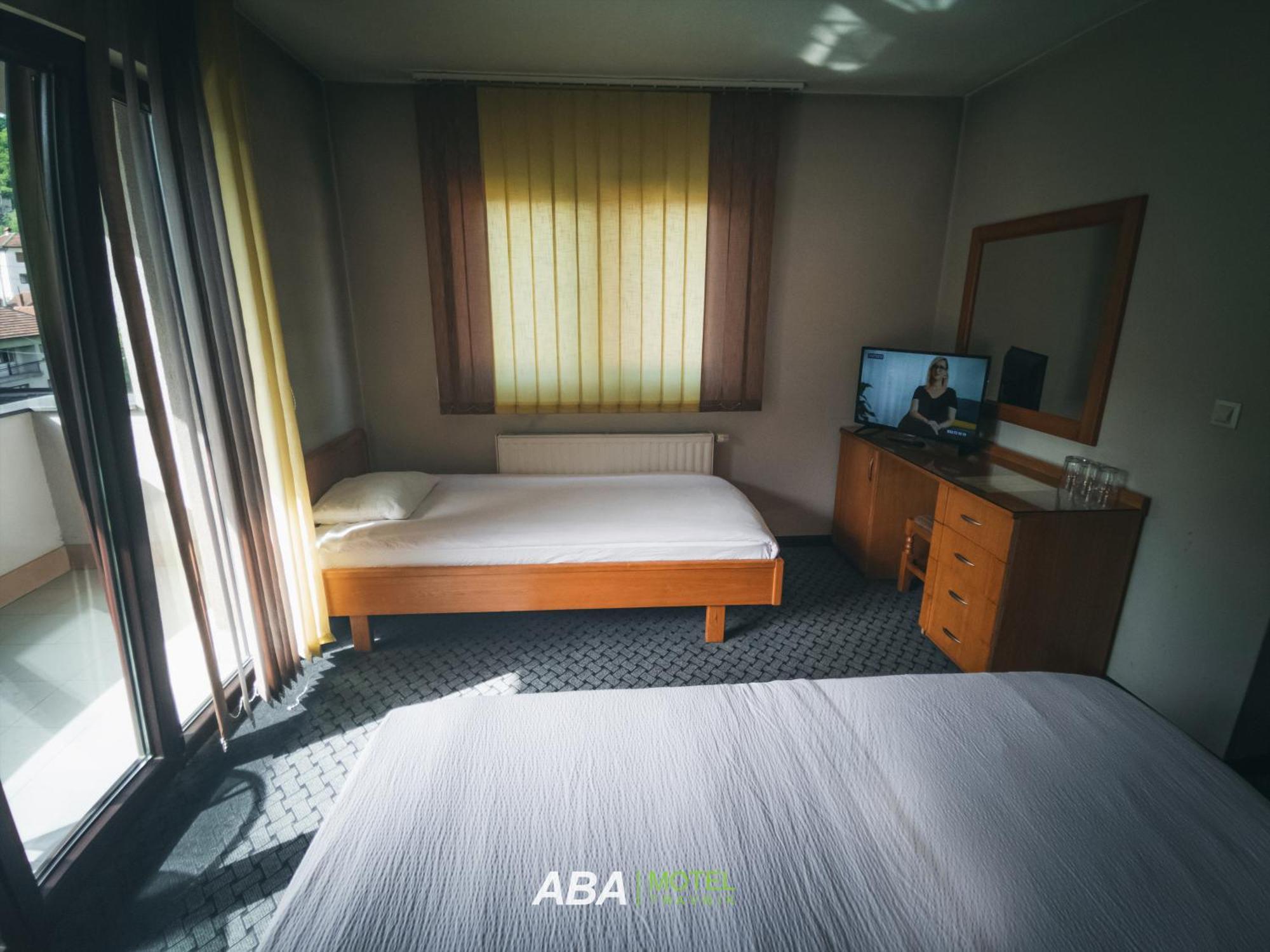 Garni Motel Aba ทราฟนิค ภายนอก รูปภาพ